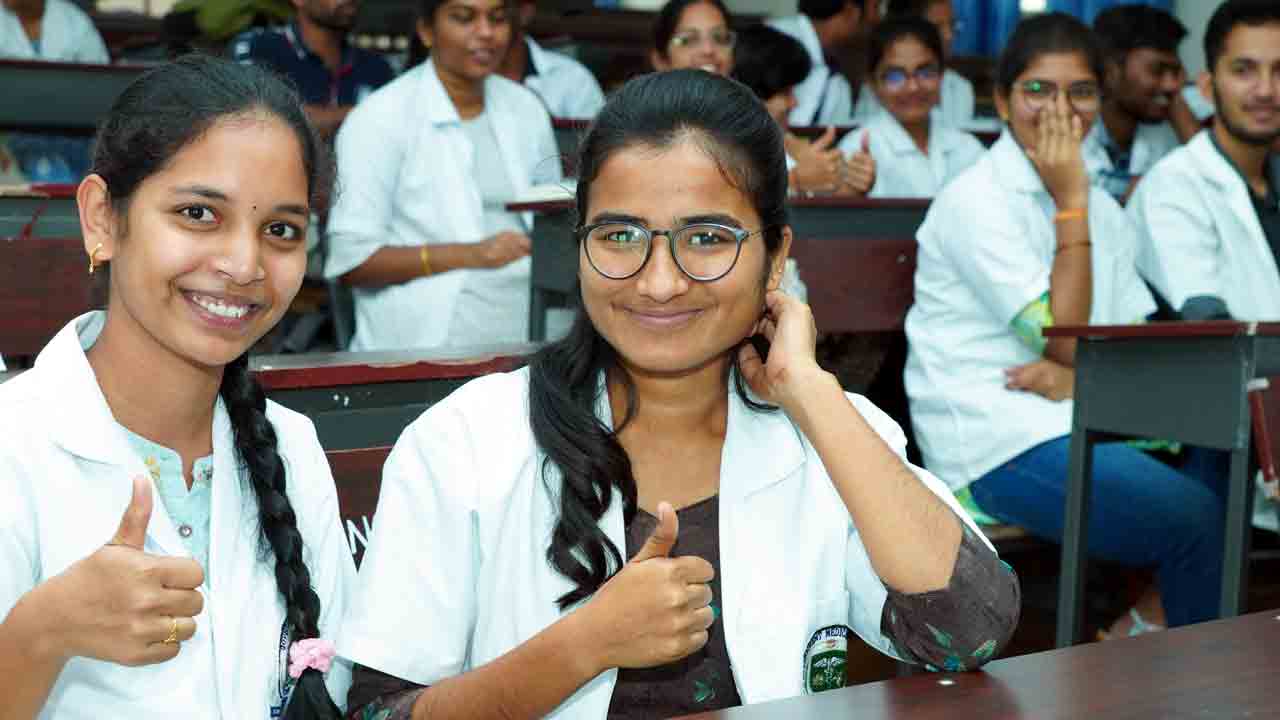 1830 కోట్లు యాదాద్ది మేడికల్ కాలులేజీకి