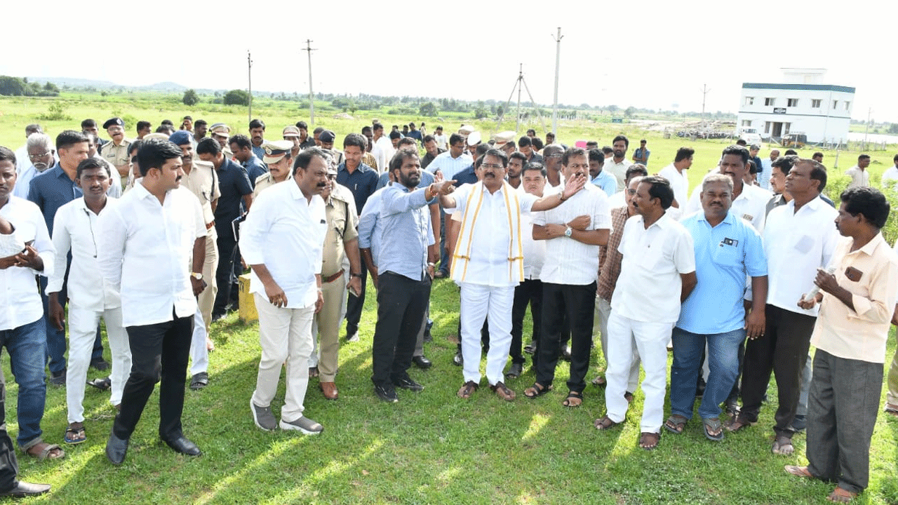 TS Ministers | ఉమ్మడి పాలమూరు జిల్లాను దత్తత పేరిట దగా చేశారు : మంత్రులు నిరంజన్ రెడ్డి, శ్రీనివాస్ గౌడ్