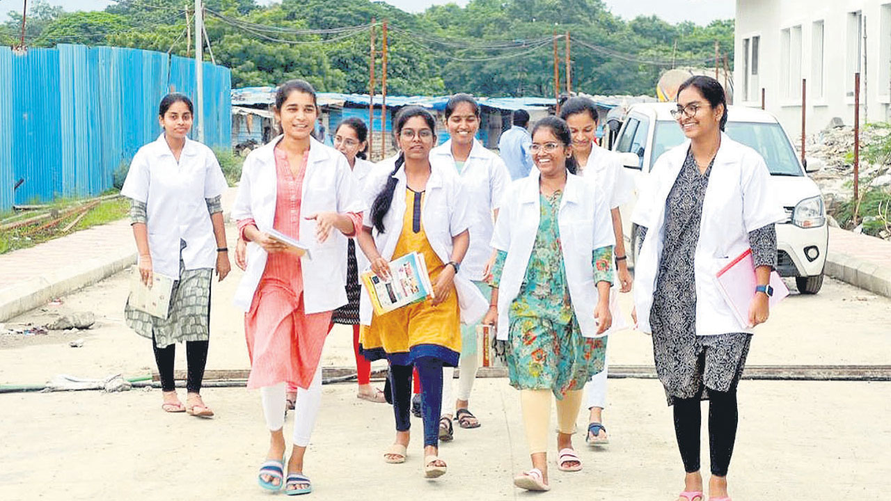 కటాఫ్‌ జీరోకి తగ్గించినా.. ఇంకా 1,700 సీట్లు ఖాళీనే