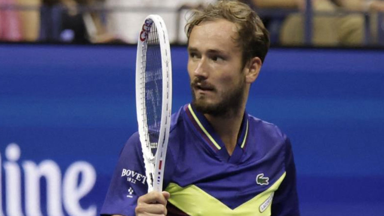 Daniil Medvedev: అల్కరాజ్కు షాకిచ్చిన మెద్వదేవ్.. యూఎస్ ఓపెన్ ఫైనల్లో జోకోవిచ్తో ఢీ