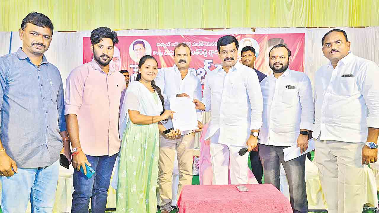 యువ‌త‌కు ఉద్యోగ క‌ల్ప‌నే ల‌క్ష్యం