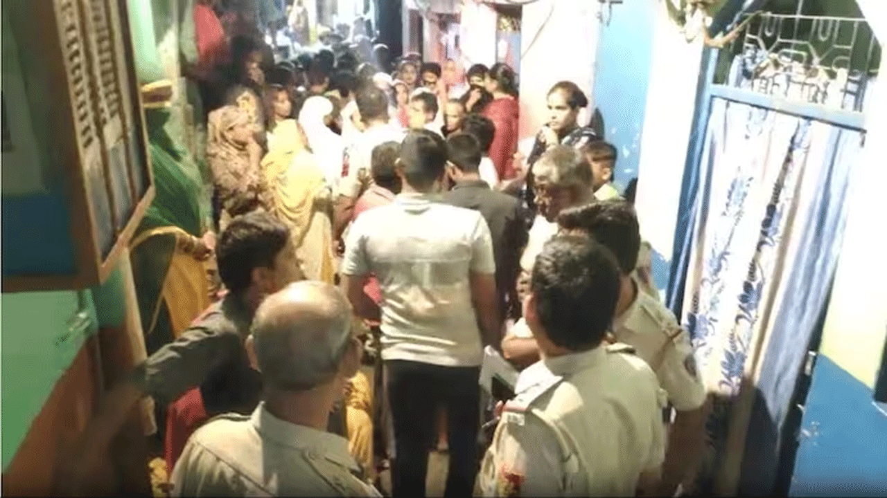 దారుణం : ఆలయంలో ప్రసాదం తిన్నందుకు ముస్లిం వ్యక్తిని కడతేర్చారు..!