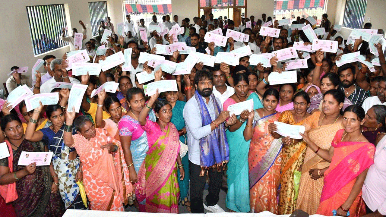 కుట్రలకు తెరలేపిన కిషన్‌రెడ్డి 