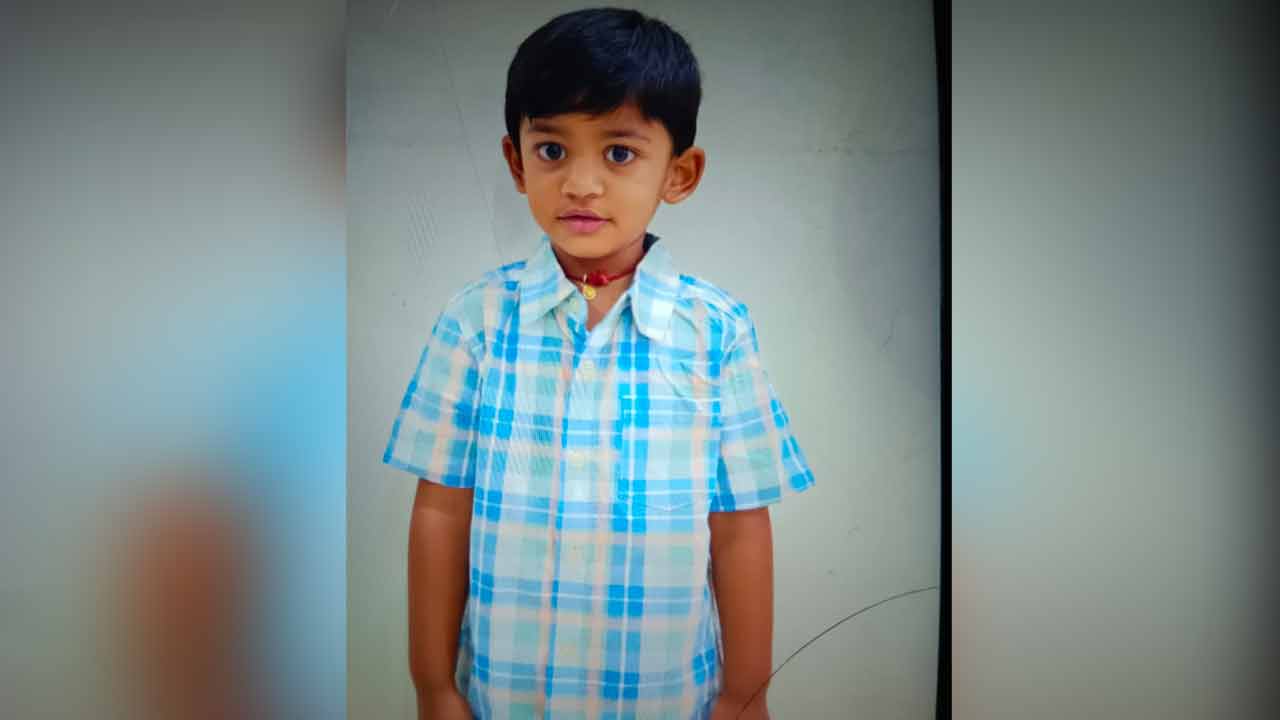 Hyderabad | బాచుప‌ల్లిలో నాలాలో కొట్టుకుపోయిన ఐదేళ్ల బాలుడు.. వీడియో