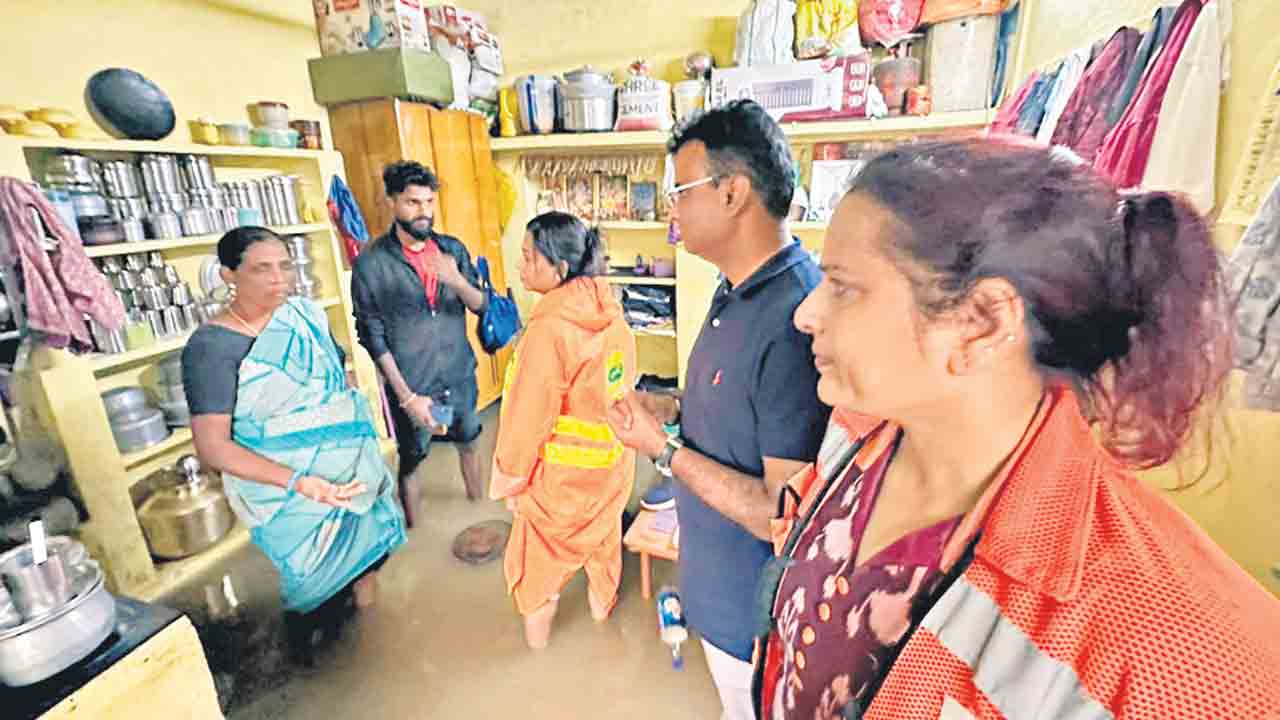 ముంచెత్తిన వరద..సహాయక చర్యలు