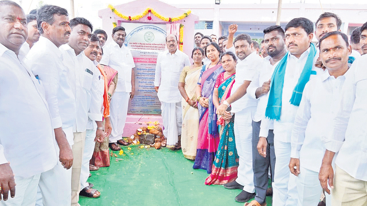 ప్రతి గ్రామంలో రూ.10 కోట్లతో అభివృద్ధి