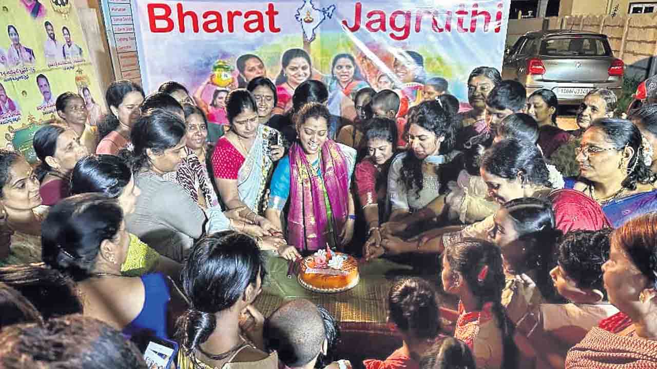 కవితకు మహిళా లోకం రుణపడింది