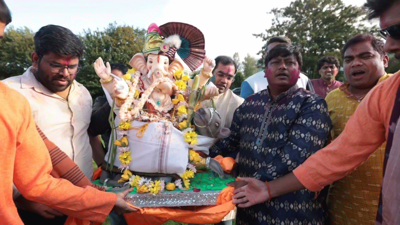 NRI | హైదరాబాద్ ఫ్రెండ్స్ యూత్ లండన్ ఆధ్వర్యంలో ఘనంగా వినాయక చవితి వేడుకలు