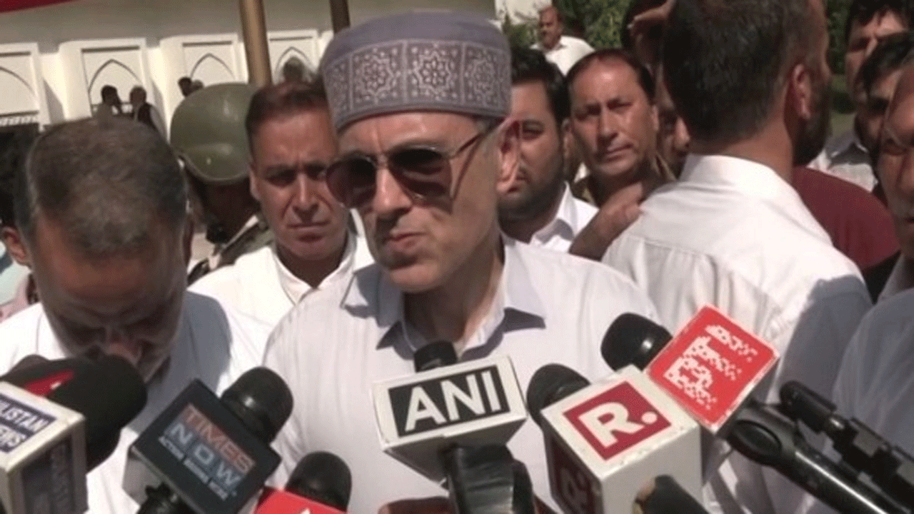 India-Bharat Row | ద‌మ్ముంటే రాజ్యాంగాన్ని మార్చండి : కేంద్రానికి ఒమ‌ర్ అబ్దుల్లా స‌వాల్‌