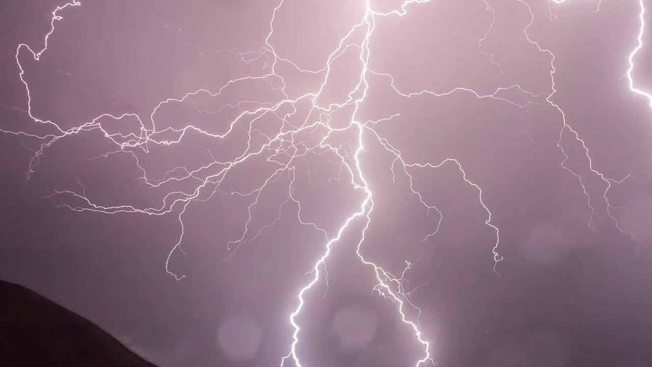 Odisha | ఒడిశాలో విషాదం.. పిడుగులు ప‌డి 10 మంది మృతి