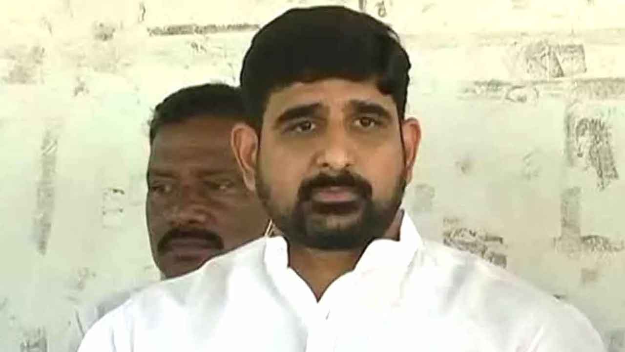 బీఆర్‌ఎస్‌కు ఎల్‌ఐసీ ఏజెంట్ల మద్దతు.. ఏకగ్రీవ తీర్మానాలు కౌశిక్‌రెడ్డికి అందజేత