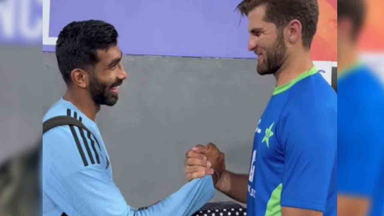 Jasprit Bumrah | తండ్రయిన బుమ్రాకు స్పెషల్ గిఫ్ట్ ఇచ్చిన పాకిస్థాన్ స్టార్‌ పేసర్.. వీడియో వైర‌ల్