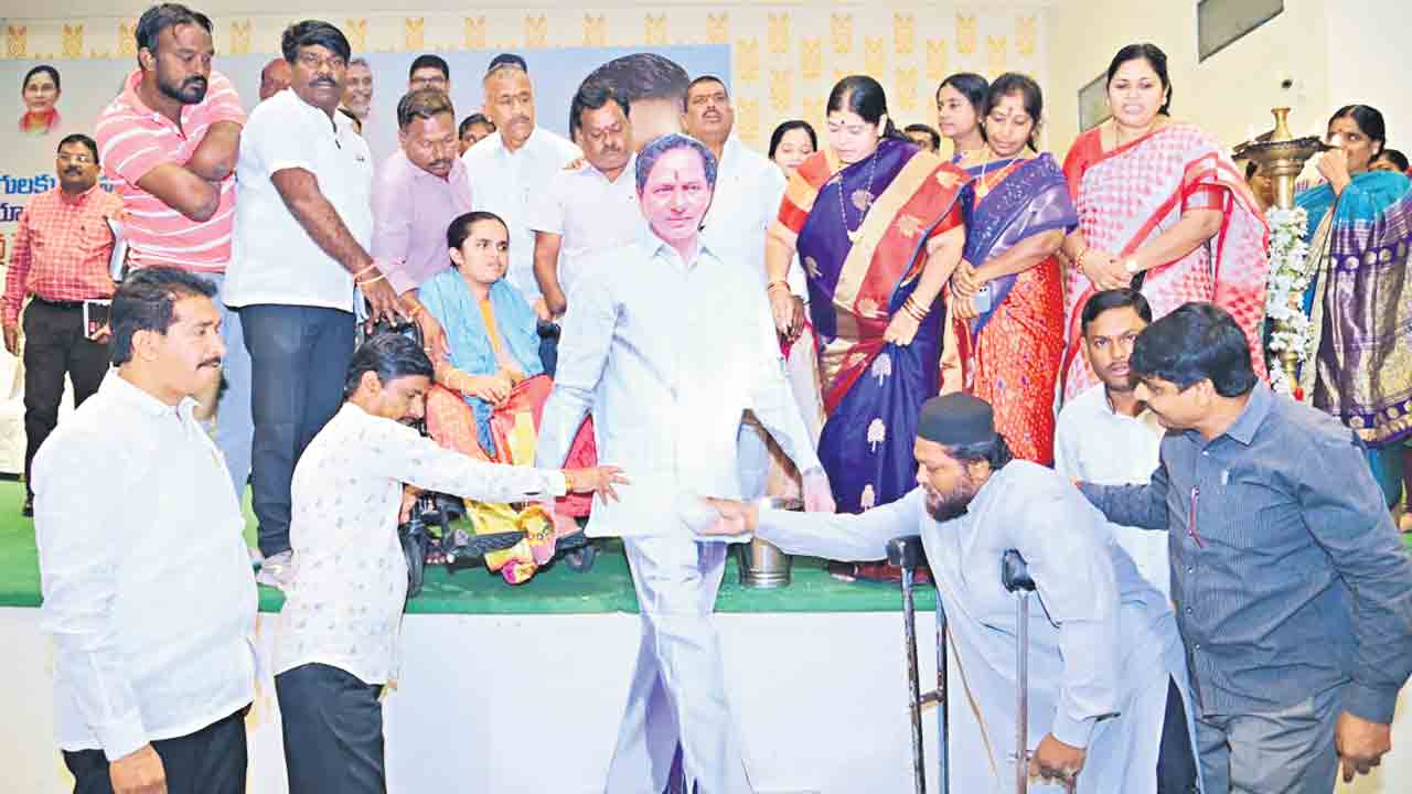దివ్యాంగుల జీవితాల్లో వెలుగులు