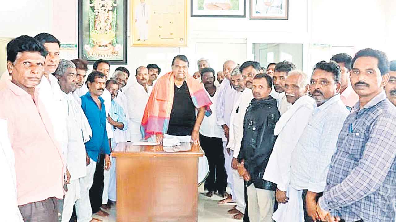 శాసన సభాపతికి గ్రామ గ్రామాన మద్దతు