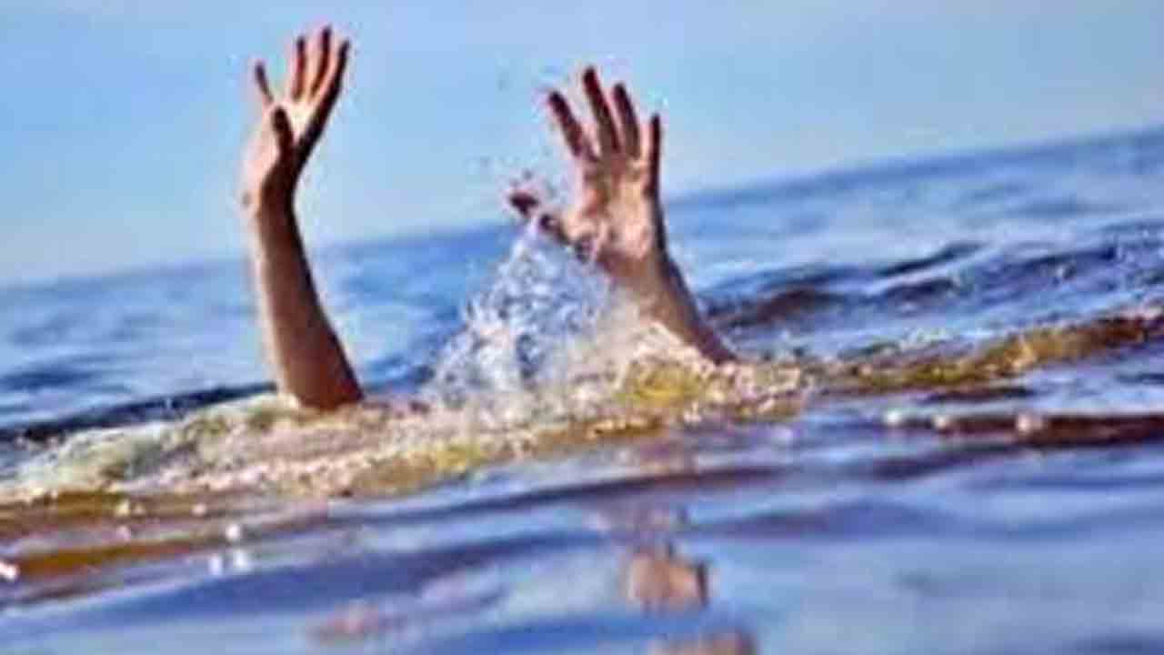 Nizamabad | నిజామాబాద్‌ జిల్లాలో విషాదం.. ఏడాదిన్నర కూతురుతో కలిసి చెరువులో దూకిన తండ్రి