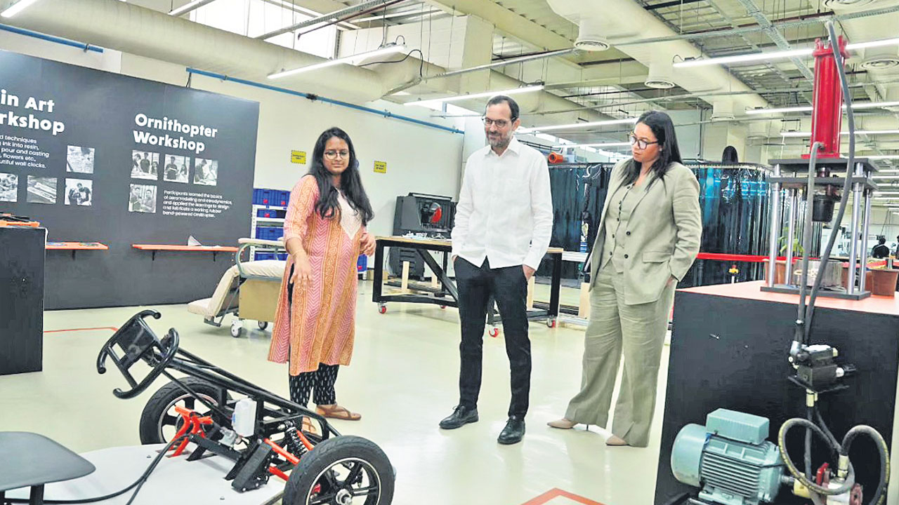 టీ వర్క్స్‌లో డొమినిసియన్‌ రిపబ్లిక్‌ రాయబారి డేవిడ్‌ పూయిగ్‌..