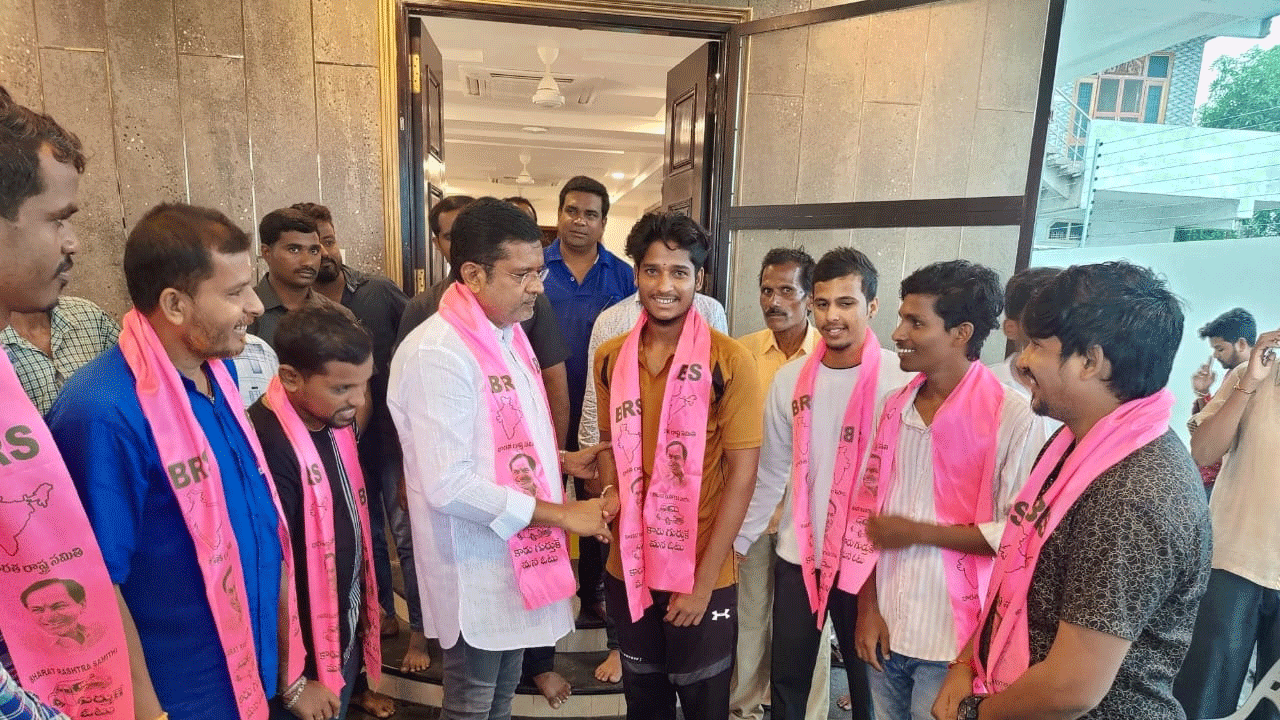 ZP Chairman Putta Madhukar | అభివృద్ధికి ఆకర్షితులయ్యే బీఆర్‌ఎస్‌లో చేరికలు : జెడ్పీ చైర్మన్‌ పుట్ట మధుకర్‌