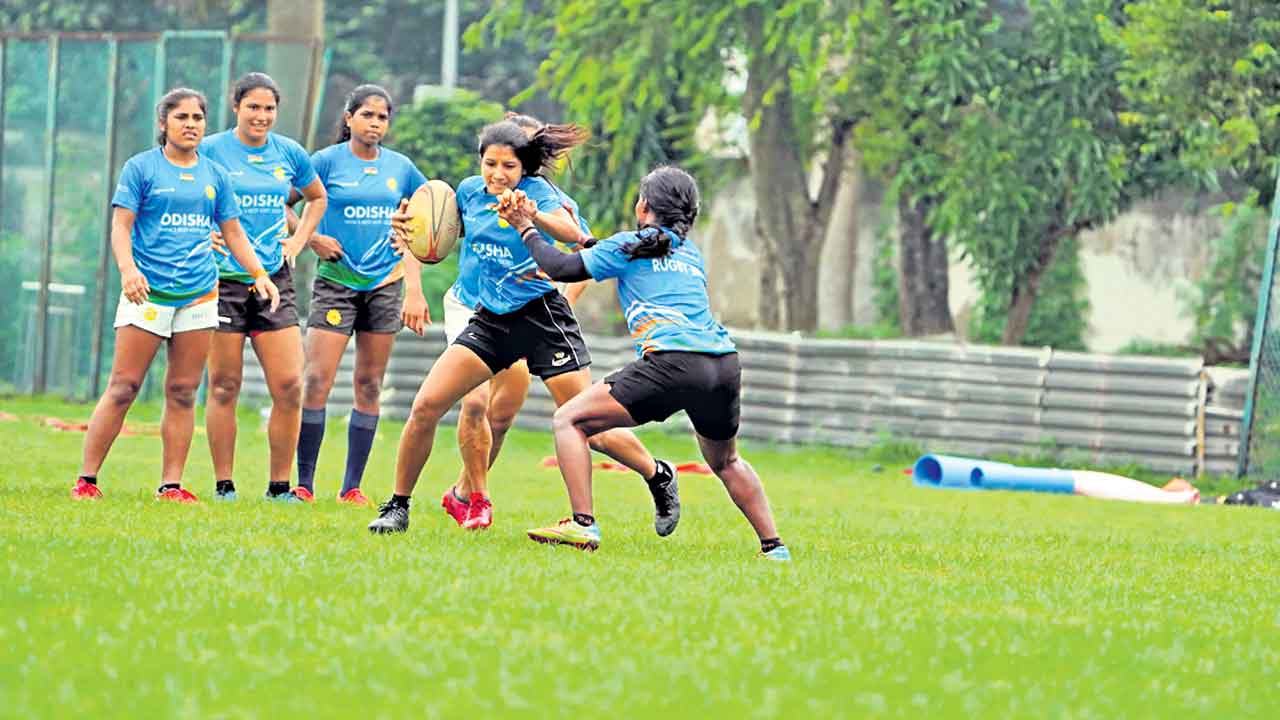 Rugby Game | అబ్బాయిలే వెనుకడుగు వేసే రగ్బీ ఆటలో సత్తా చాటుతున్న మన అమ్మాయిలు.. ఇంట్లో కూడా తెలియకుండా సీక్రెట్‌గా ప్రాక్టీస్‌ చేసి మరీ..