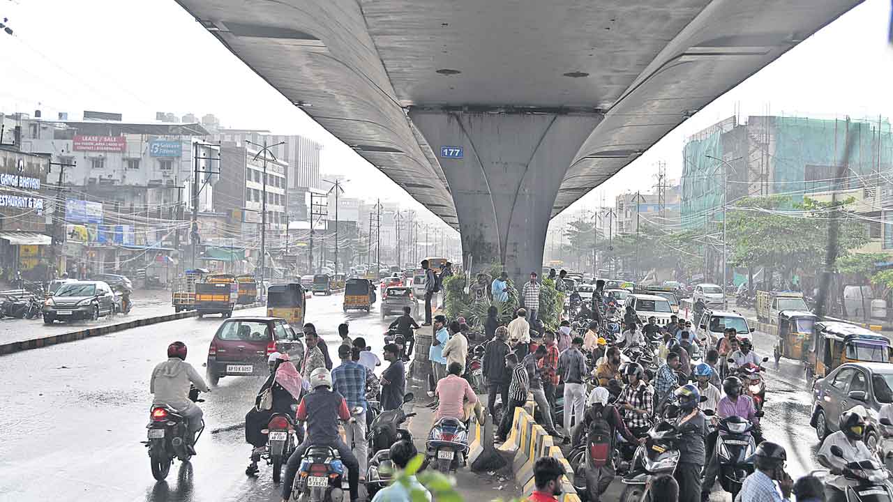 నగరంలో పలు చోట్ల వర్షం