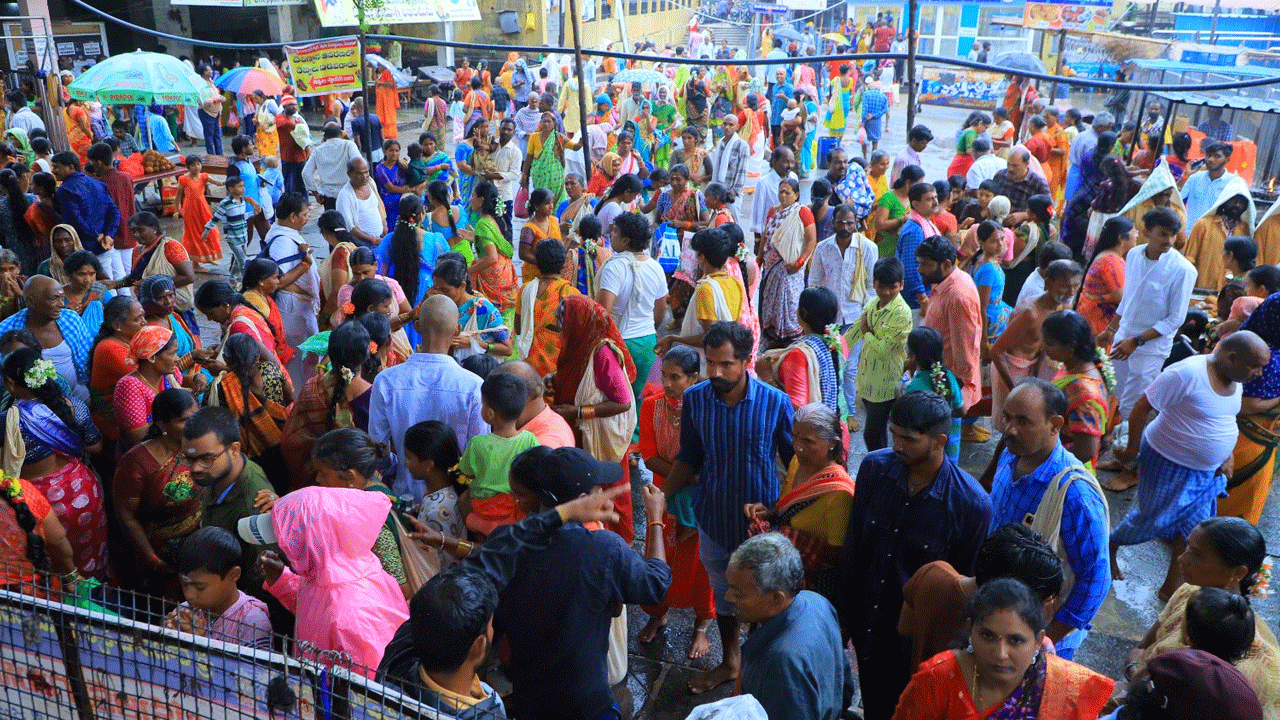 Rajanna Temple | వేములవాడ రాజన్న ఆలయానికి పోటెత్తిన భక్తులు