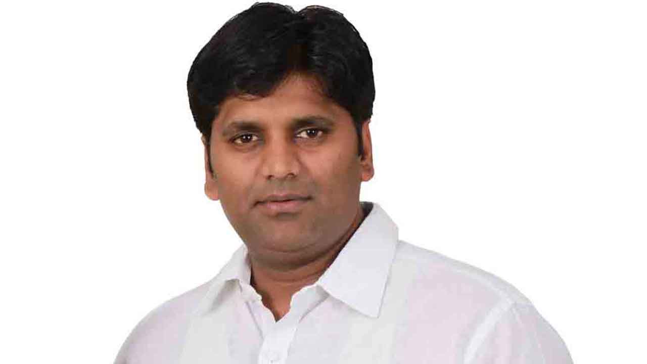 దేశాన్ని చీకట్లోకి నెడుతున్న మోదీ