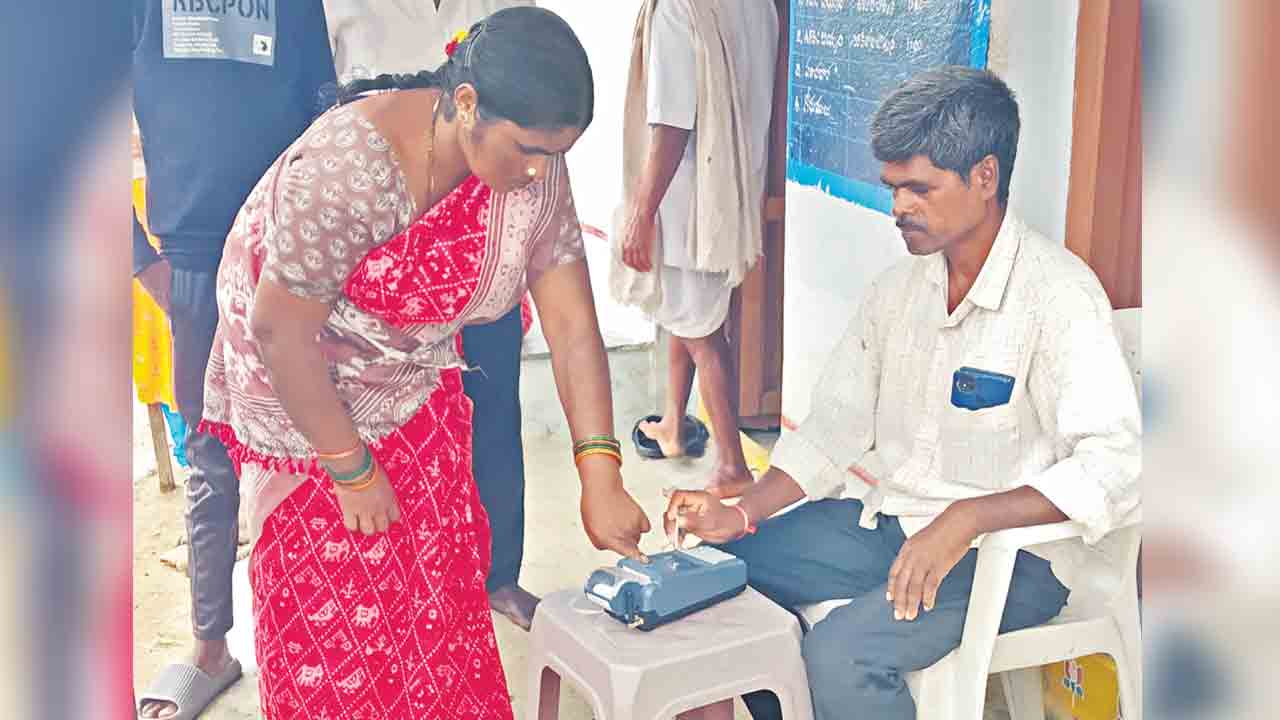 రేషన్‌ లబ్ధిదారులకు ఈకేవైసీ