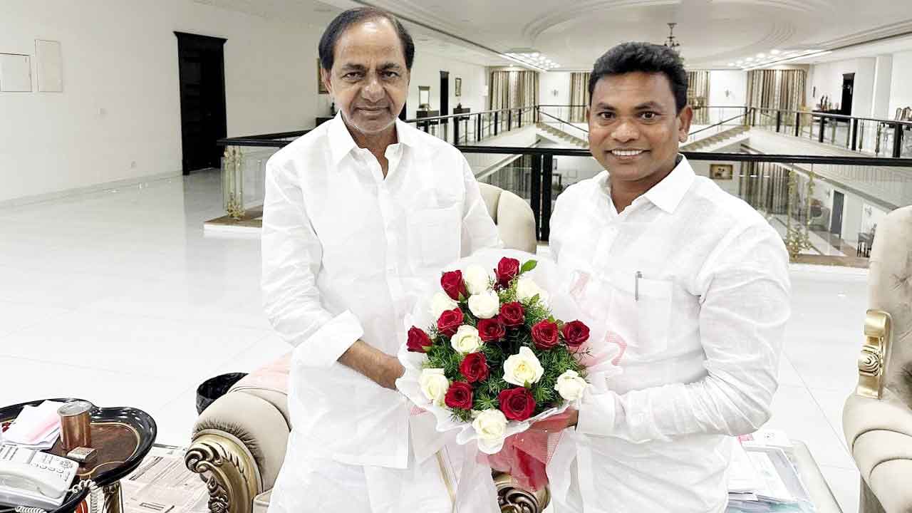 సీఎం కేసీఆర్‌ను కలిసిన రేగా, సండ్ర, తెల్లం, లావుడ్యా