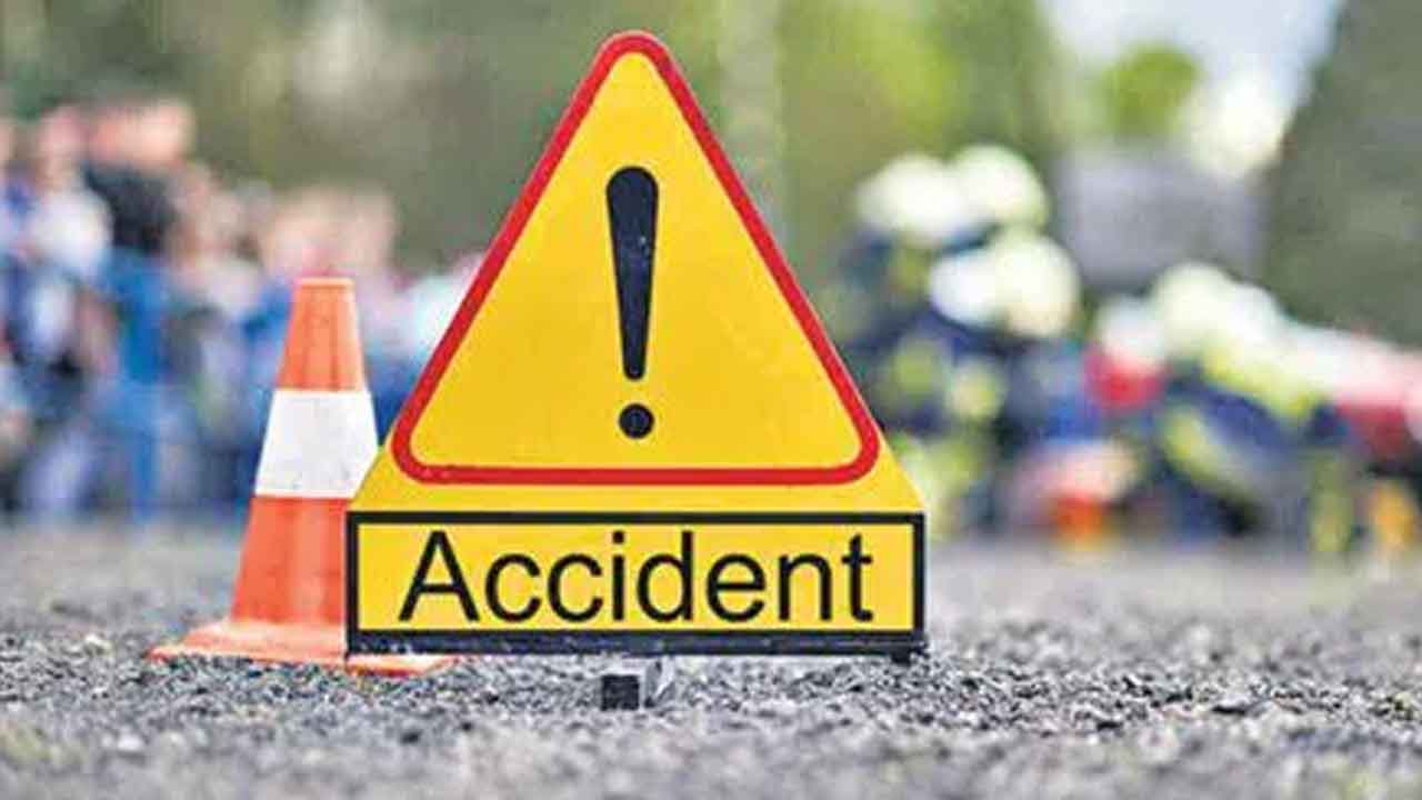 రోడ్డు ప్రమాదంలో ఏపీ హైకోర్టు జడ్జికి గాయాలు