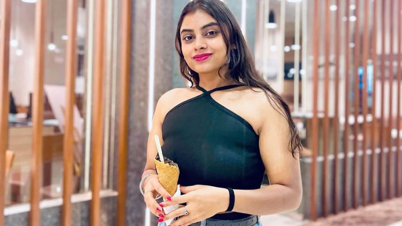 Air Hostess: 25 ఏళ్ల హెయిర్‌హోస్టెస్ అనుమానాస్ప‌ద మృతి.. ఆమె గొంతు కోశారు