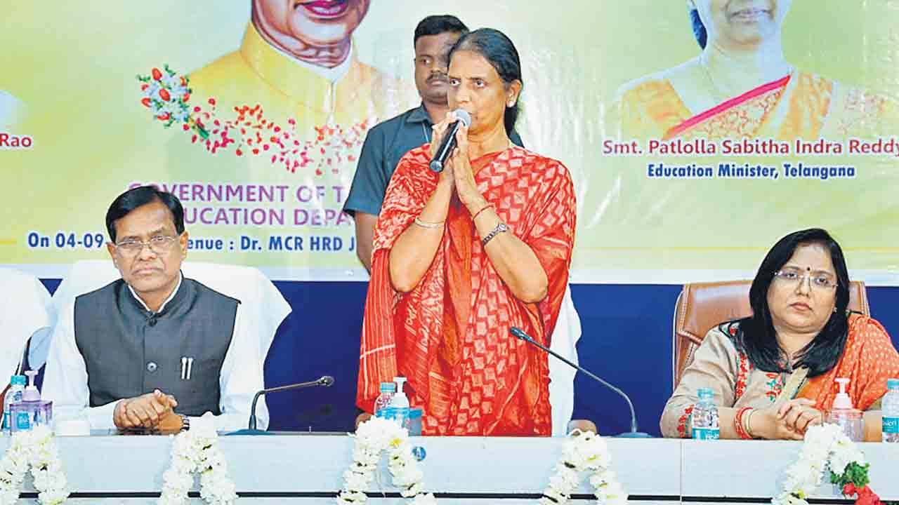 విద్యార్థులకు ఉపాధ్యాయులే స్ఫూర్తి