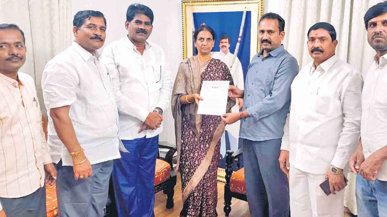 పండిట్లు, పీఈటీలకూ పదోన్నతులివ్వాలి