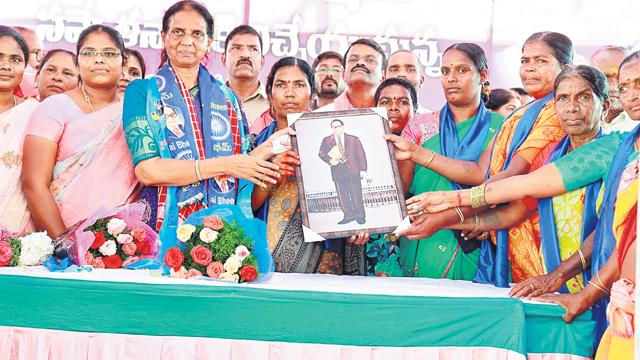 పేదలకు గూడు కల్పిస్తే.. ప్రతిపక్షాల కడుపు మండుతున్నది
