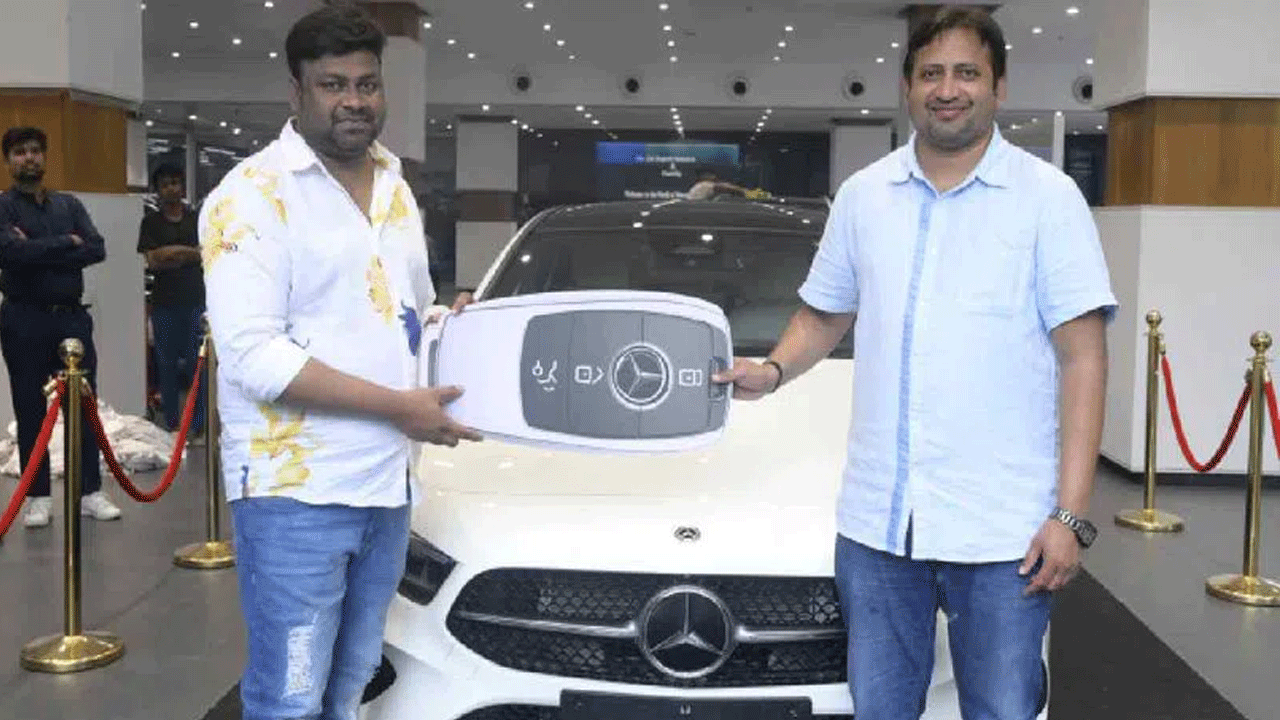 Baby Movie | బేబి దర్శకుడికి నిర్మాత కాస్ట్‌లీ కారు గిఫ్ట్‌.. ధర తెలిస్తే షాక్‌ అవ్వాల్సిందే..!