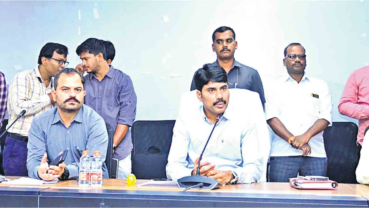 పోడు భూముల్లోబోరుబావులు