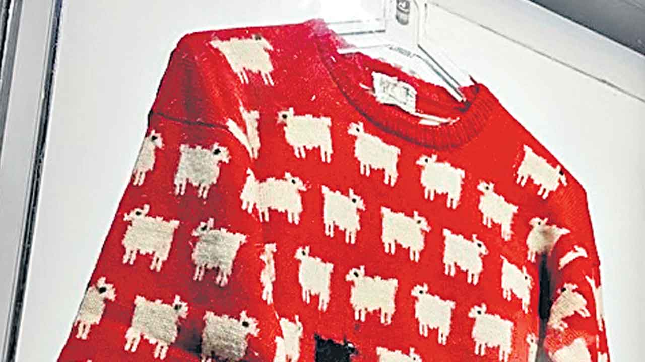 Princes Diana |  45 ఏళ్ల క్రితం ప్రిన్సెస్ డయానా స్వెటర్ వేలం.. ఎంతకు అమ్ముడుపోయిందంటే?