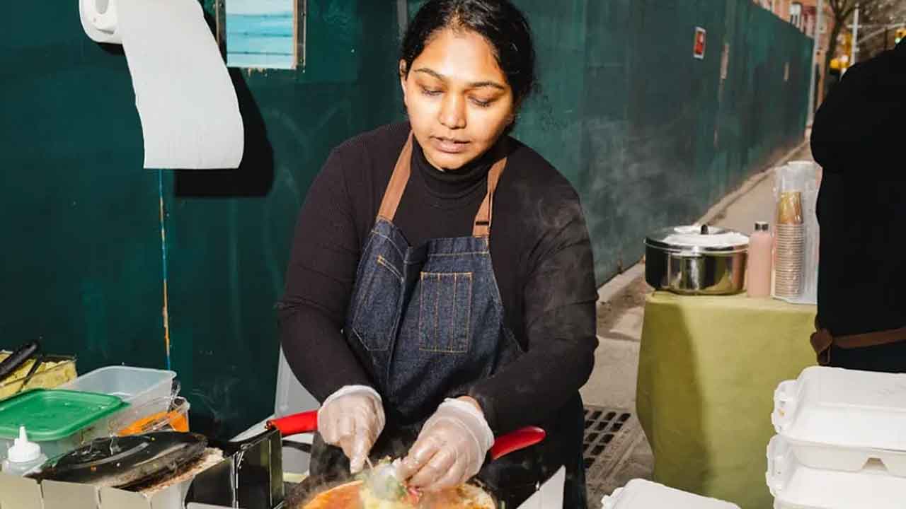 Brooklyn Curry Project | అమెరికా వీధుల్లో మన ఇడ్లీ, దోసె.. ఈమె అమ్మే టిఫిన్ల కోసం కిలోమీటర్ల నుంచైనా వచ్చేస్తారు!