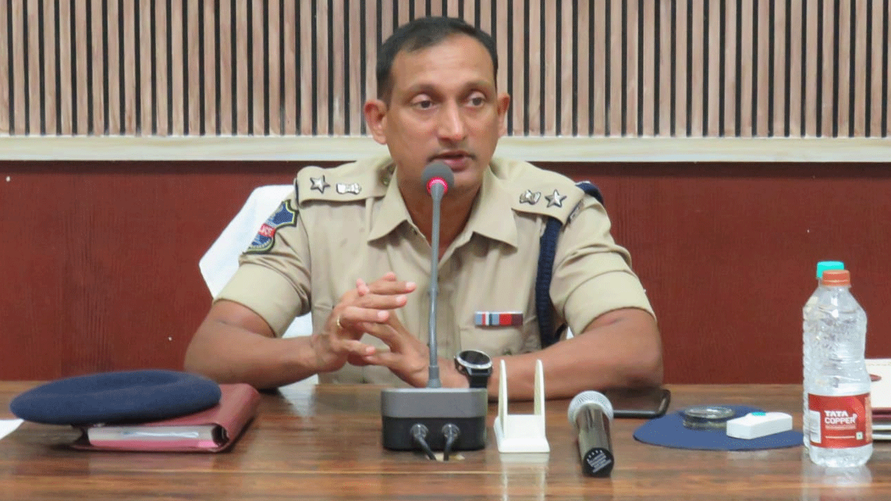 SP Suresh Kumar | ఎన్నికల నియమావళికి అనుగుణంగా పని చేయాలి : ఎస్పీ సురేష్ కుమార్‌