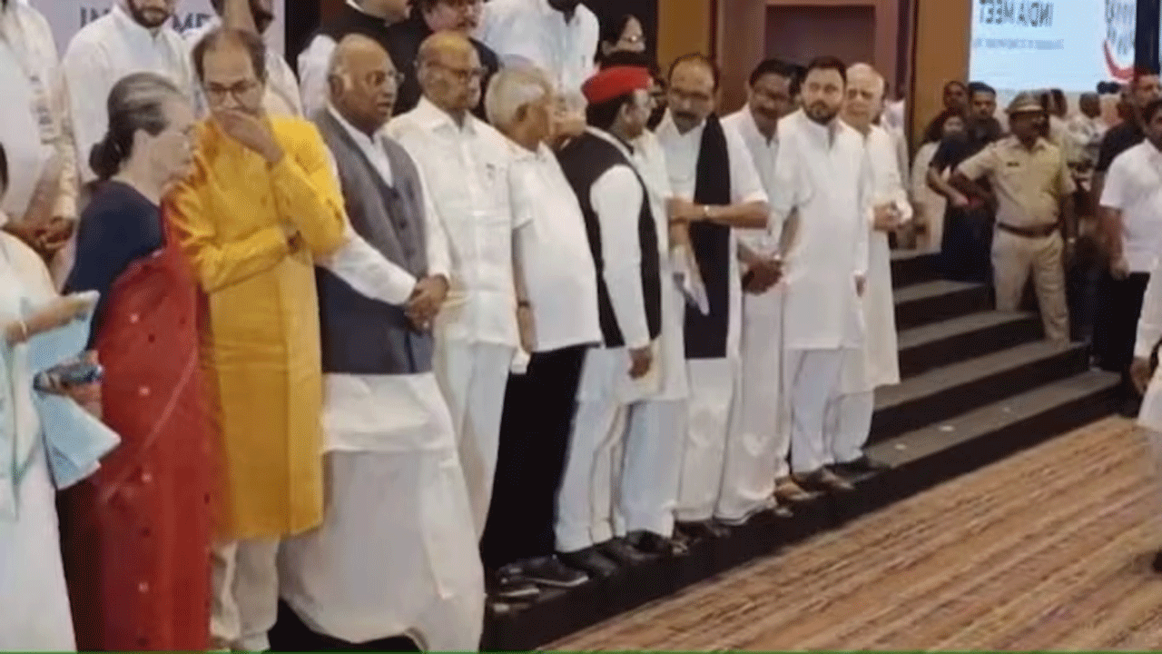 Kapil Sibal | విప‌క్ష ఇండియా కూట‌మి భేటీలో క‌పిల్ సిబల్ ప్ర‌త్య‌క్షం