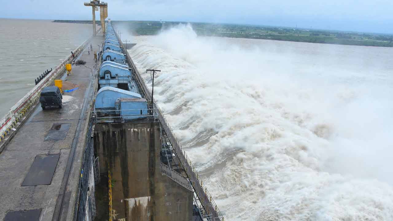 Sriram Sagar | శ్రీరాం సాగ‌ర్ ప్రాజెక్ట్‌కు పోటెత్తిన వ‌ర‌ద‌.. 9 గేట్లు ఎత్తివేత‌