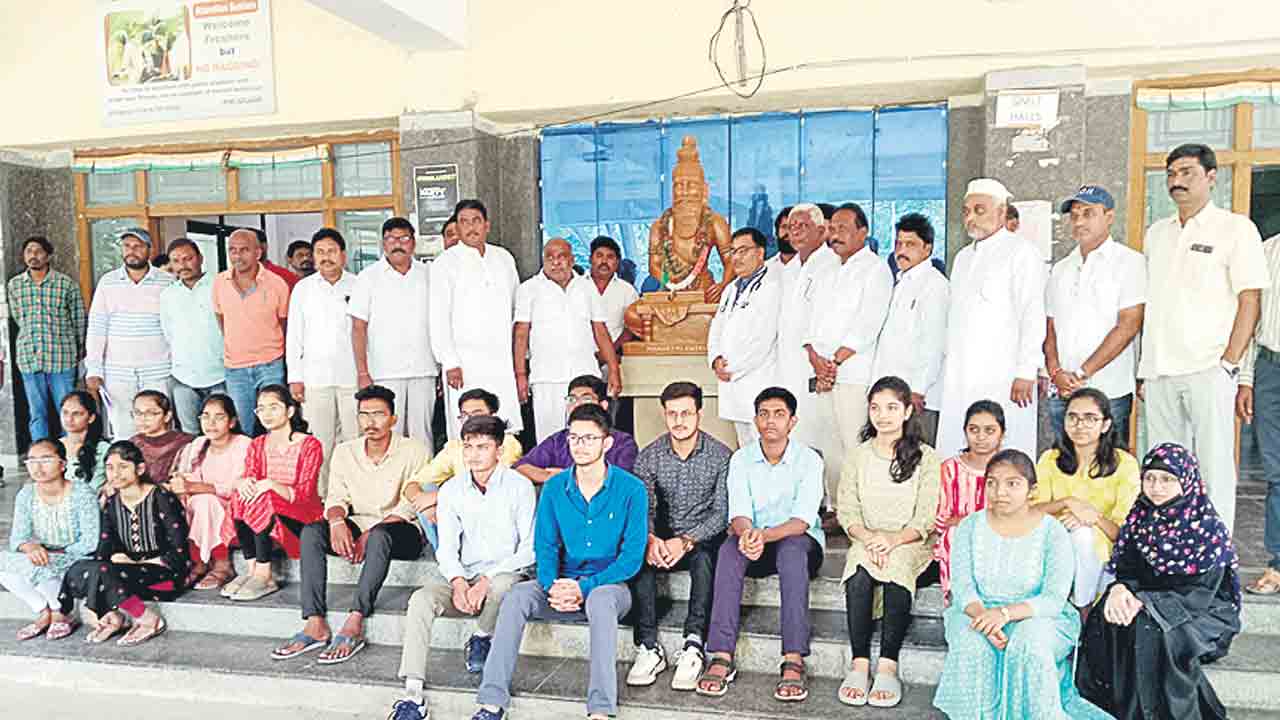 వైద్య విద్యకు ప్రభుత్వ ప్రోత్సాహం
