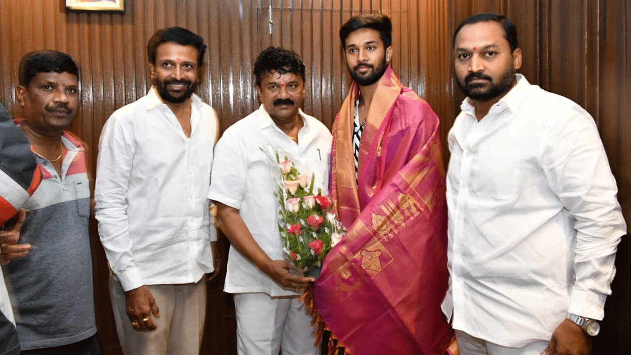 Minister Thalasani | పొన్నాల సిద్ధార్థ్‌ను సన్మానించిన మంత్రి తలసాని