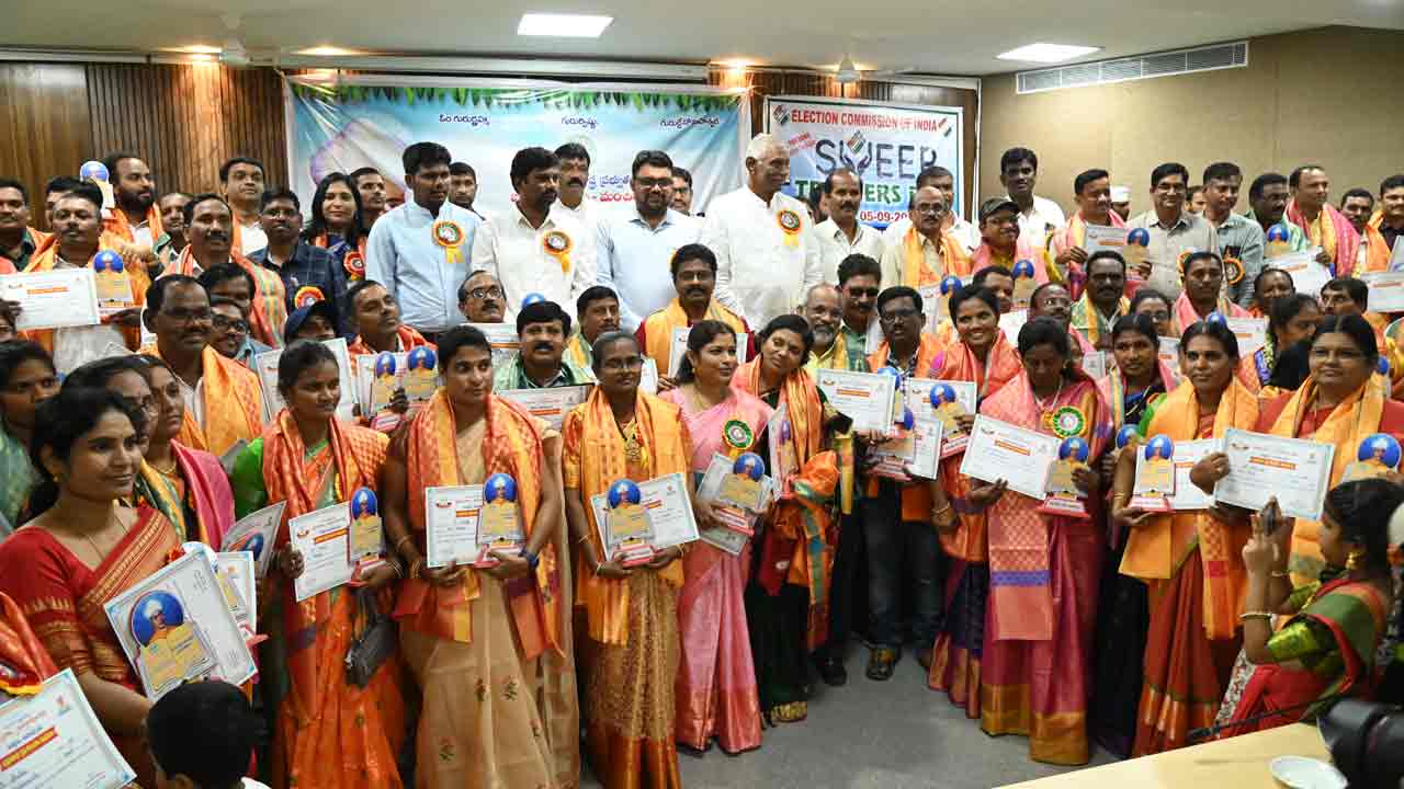 విజ్ఞానాన్ని పంచేవారే గురువులు