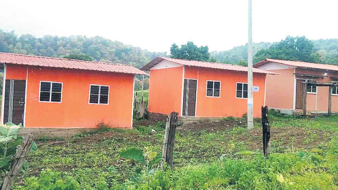 శివగూడలో సూడసక్కని ఇండ్లు