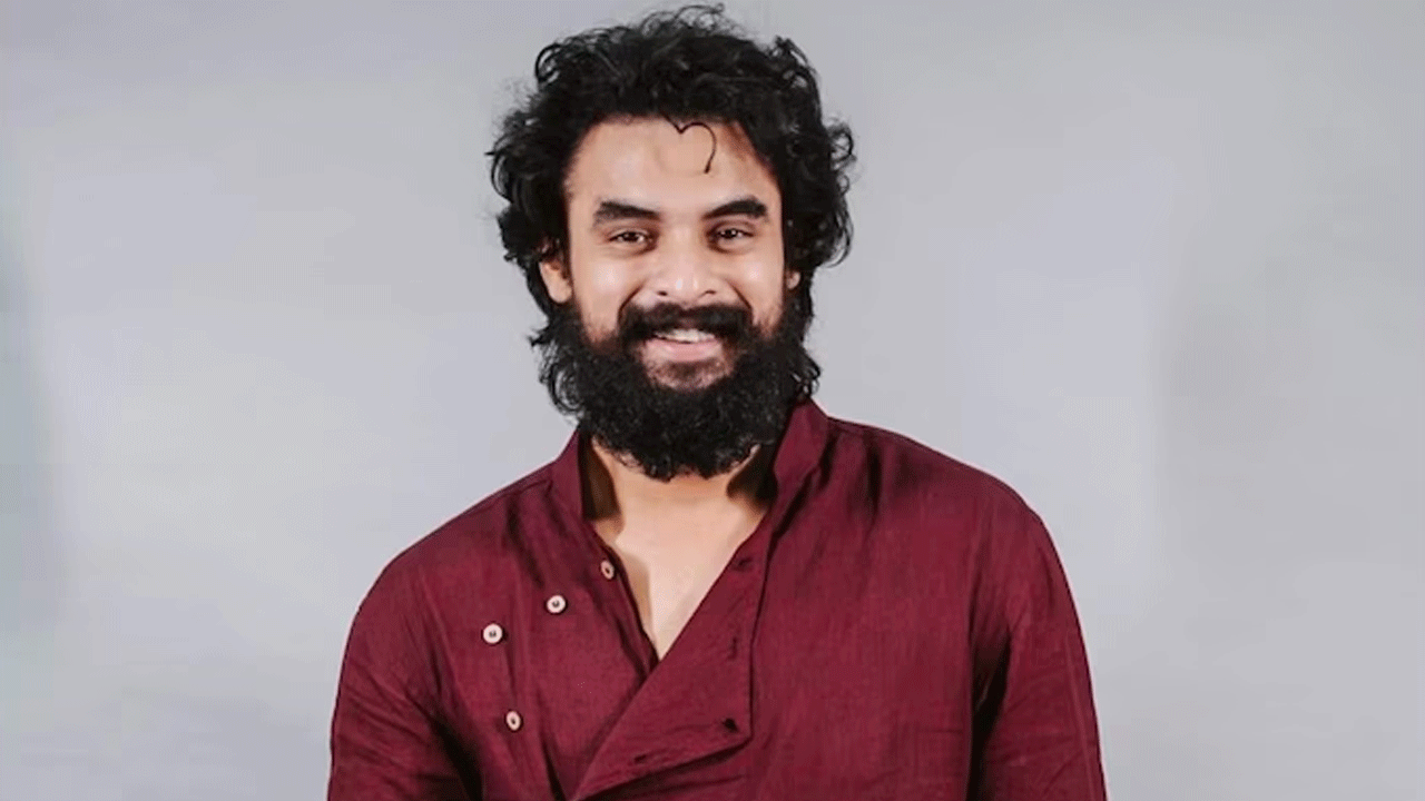 Tovino Thomas | షూటింగ్‌లో గాయపడ్డ మలయాళ స్టార్‌ హీరో.. రెండు కాళ్లకు ప్రమాదం..!