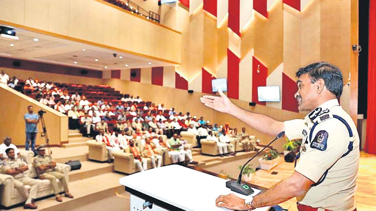 Telangana Police |  తెలంగాణ పోలీస్‌ సోషల్‌మీడియా భేష్‌.. లోక్‌సభ సెక్రటేరియట్‌ సీనియర్‌ అధికారుల ప్రశంస