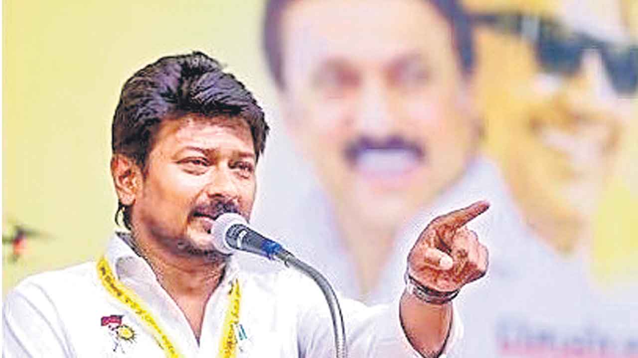 Udhayanidhi stalin |  సనాతన ధర్మంపై వ్యాఖ్యలు.. ఉదయనిధికి సుప్రీం నోటీసు