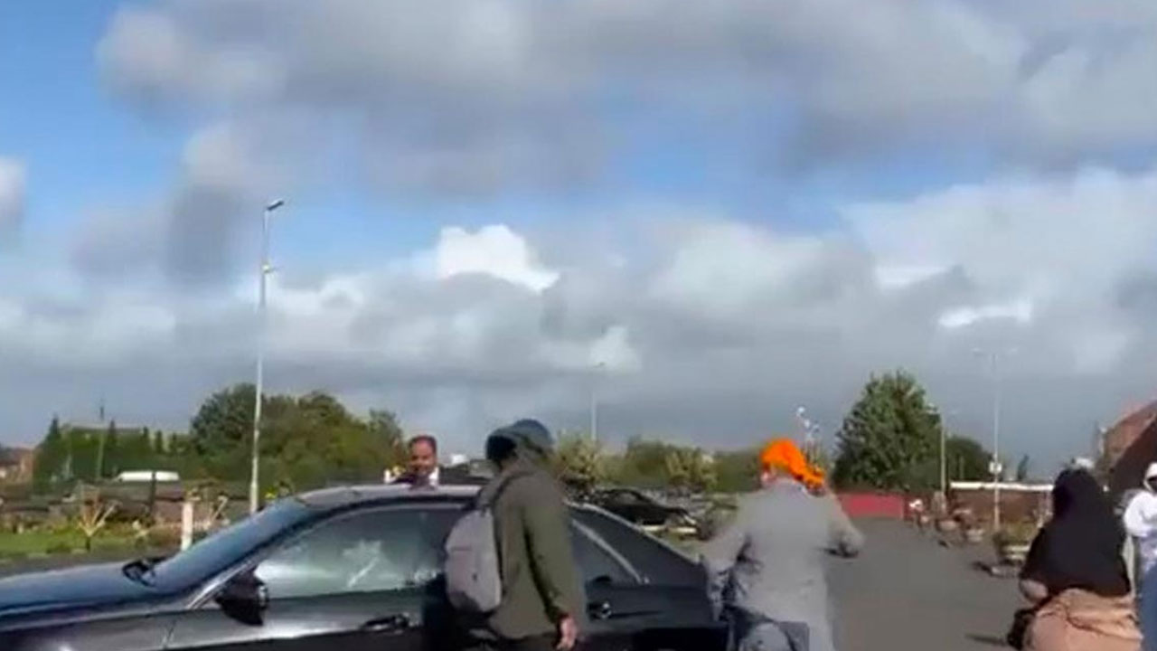 Indian High Commissioner: బ్రిటన్ గురుద్వారా వద్ద భారత దౌత్యవేత్తను అడ్డుకున్న ఖలిస్తానీలు