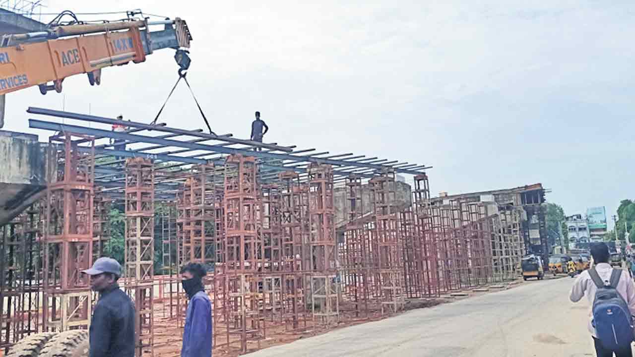 వేగంగా ఘట్‌కేసర్‌ బ్రిడ్జి నిర్మాణ పనులు