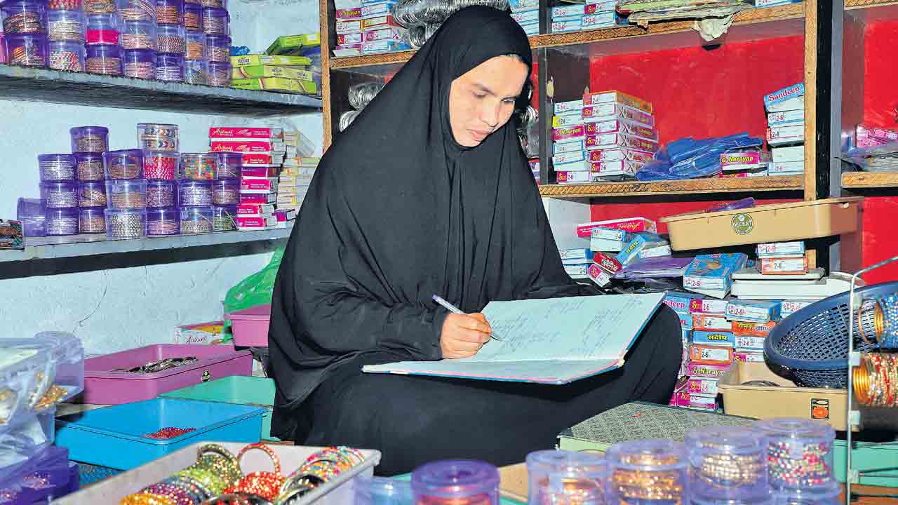 లక్కీ.. లక్క గాజులు!