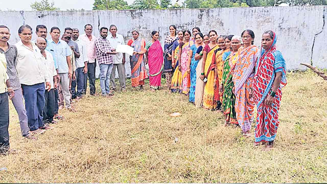 మా ఓట్లన్నీ మంత్రి వేములకే